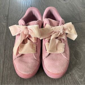 Puma Pink Basket Heart Suede Sneakers Large Pink Bows Size 6.5 Great Condition